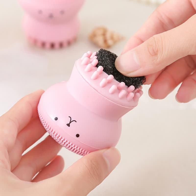 Gentle exfoliating brush for the face
